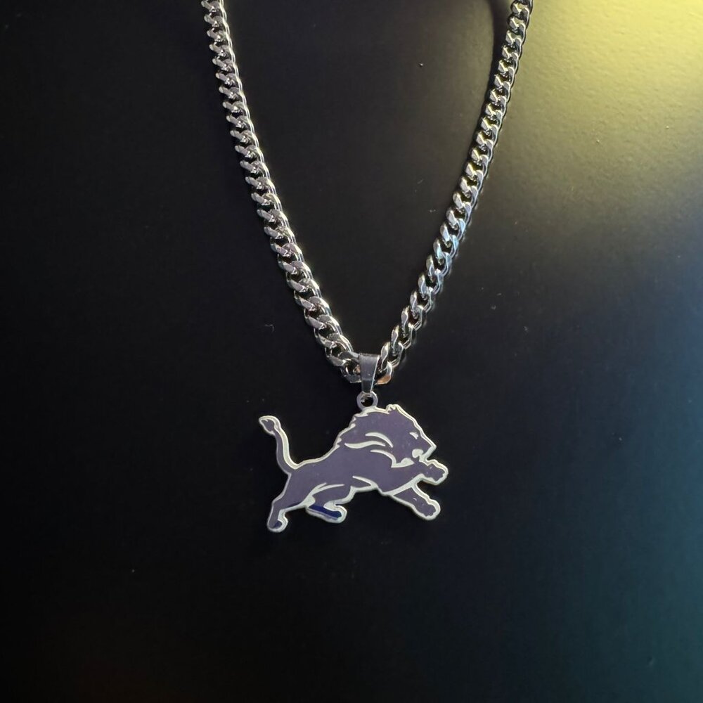 Silver Detroit Lions Necklace - Silver Plated - 5mm Cuban - 22" Chain - NFL